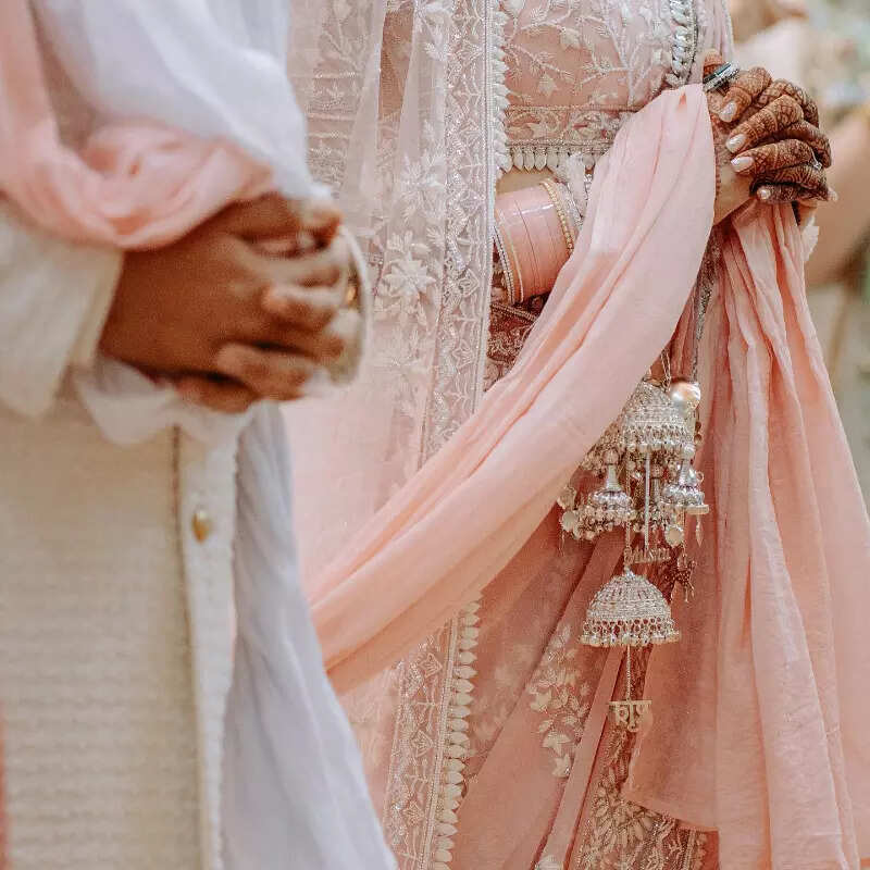 These pictures from Sonnalli Seygall and Ashesh Sajnani’s wedding ceremonies are straight out of a fairytale!