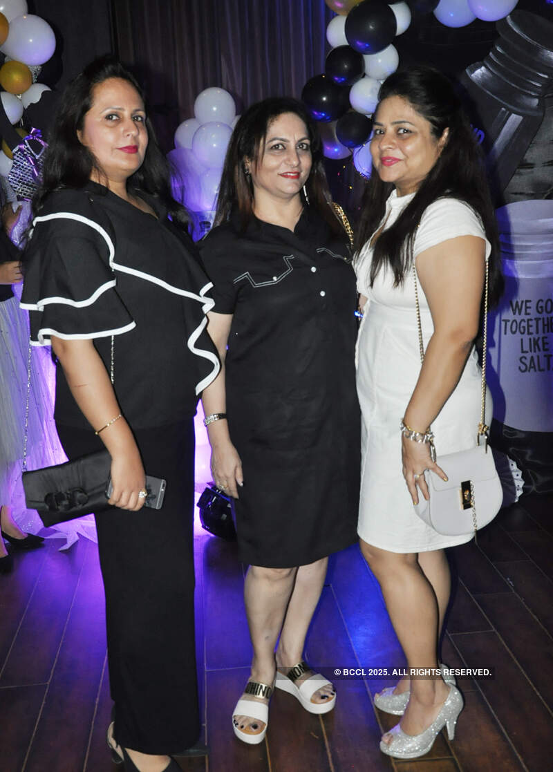 Kanpur ladies go black & white at this do