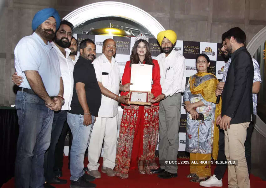 Miss Universe 2021 Harnaaz Kaur Sandhu enjoys dinner with family and friends