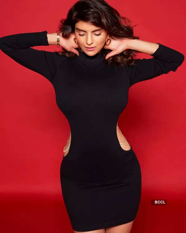 Amazing pictures of enchanting beauty Anveshi Jain