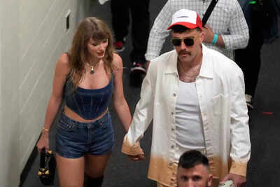 “They were a giggly couple”: Taylor Swift and Travis Kelce seemed to be an “adorable” couple on Florida dinner date as they even shared a moment with a fan